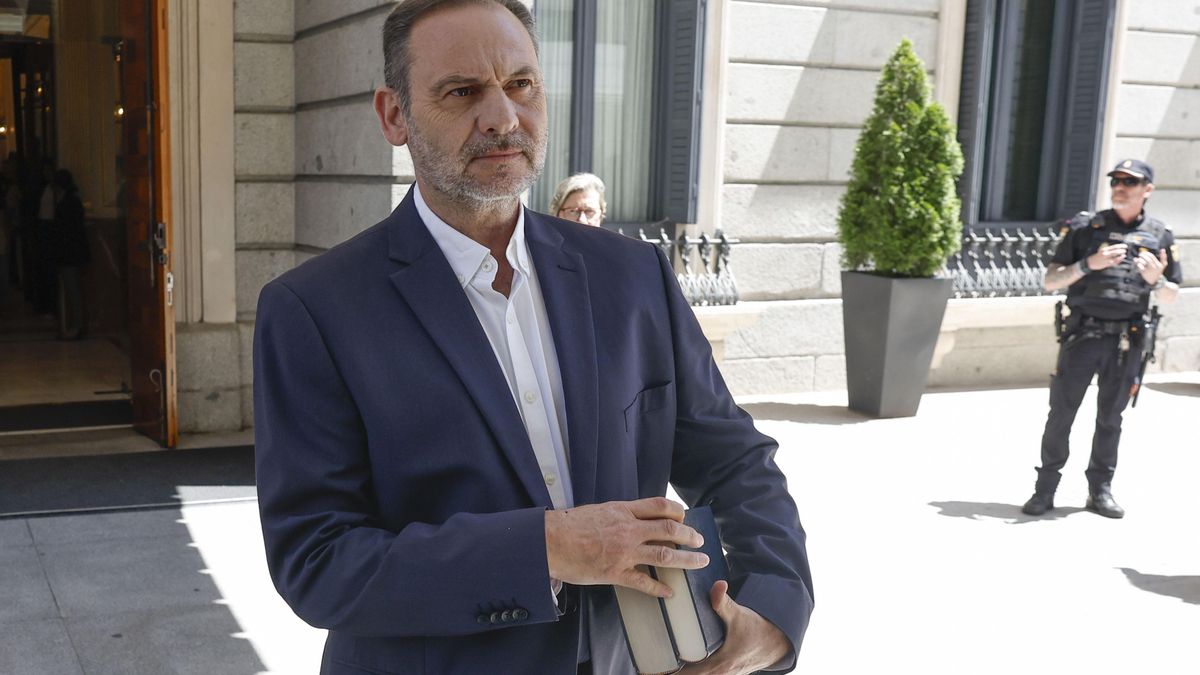 Ábalos se querella contra las autoras de la auditoría que encargó Puente sobre la compra de mascarillas en Transportes