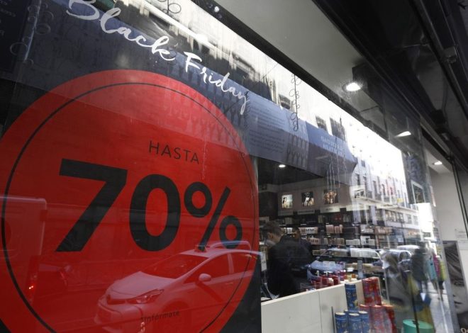 Consumo sanciona a siete empresas por falsear las rebajas del Black Friday