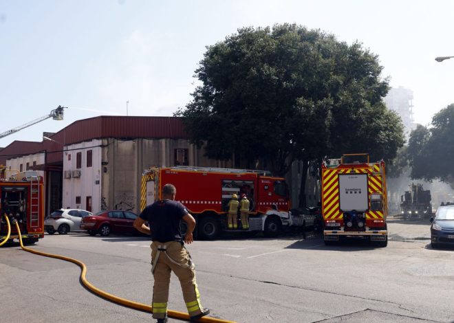 Mueren dos personas en el incendio de un edificio de dos plantas en Bellpuig (Lleida)