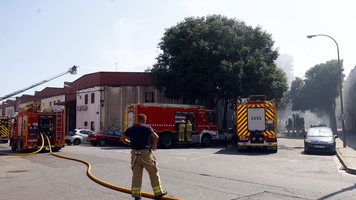 Mueren dos personas en el incendio de un edificio de dos plantas en Bellpuig (Lleida)