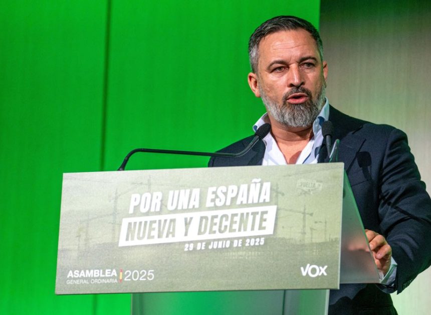 Abascal asegura que no les preocupa que Feijóo copie su discurso contra la inmigración: «Es una victoria»