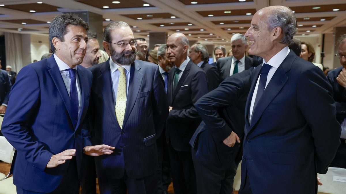 El órdago de Camps a Mazón agita el PP valenciano que ya vivía conatos de guerra por la gestión de la dana