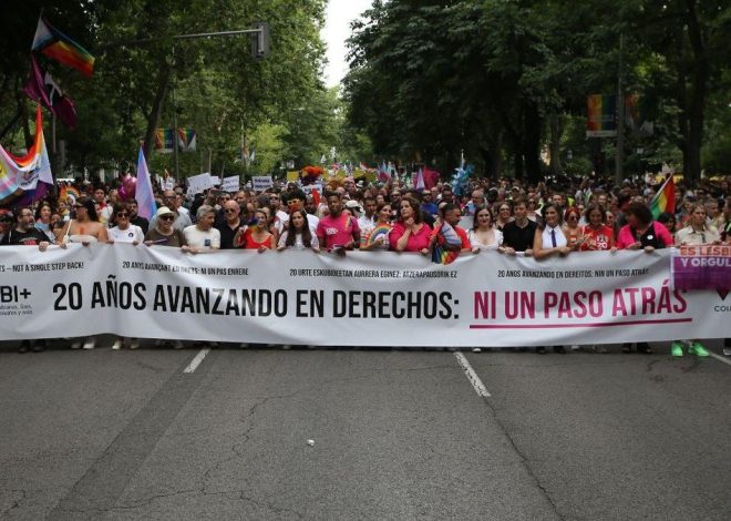 El Orgullo toma la calle y planta cara al retroceso en derechos LGTBI que impulsa la ultraderecha global