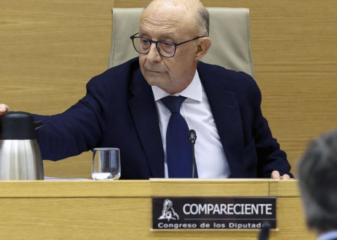 Un juez imputa a Cristóbal Montoro por beneficiar ilegalmente a empresas gasísticas siendo ministro de Hacienda