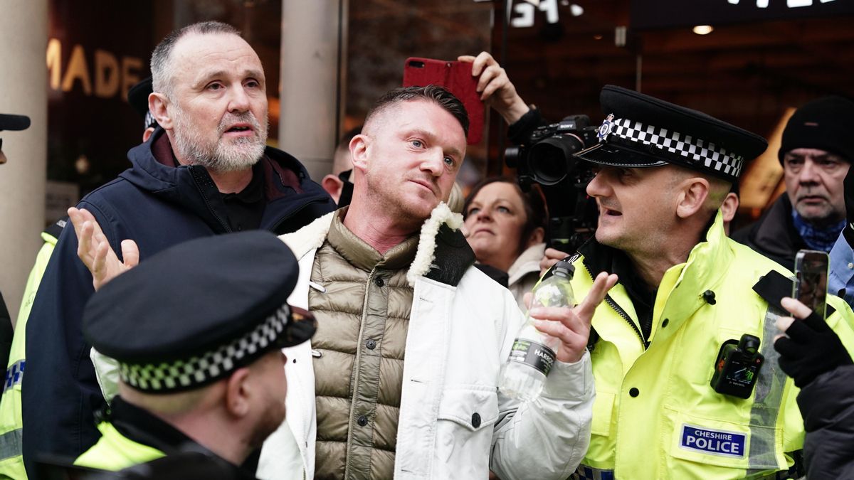 El líder ultraderechista británico Tommy Robinson aparece en Tenerife tras ser buscado por la policía de Londres por una agresión