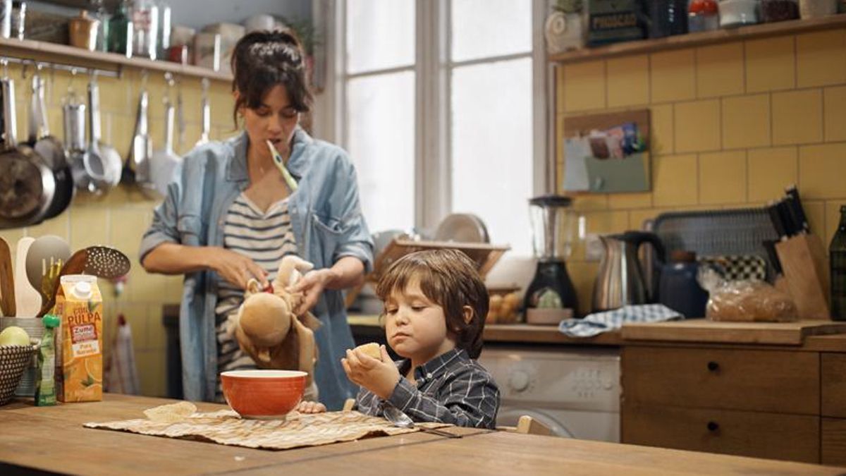 Pedir una excedencia en verano para cuidar de tus hijos: “Me sale más barato no trabajar que pagar campamentos»