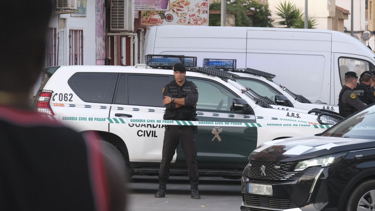 La Guardia Civil detiene al líder del grupo racista ‘Deport Them Now’ por instigar «cacerías» en Torre Pacheco