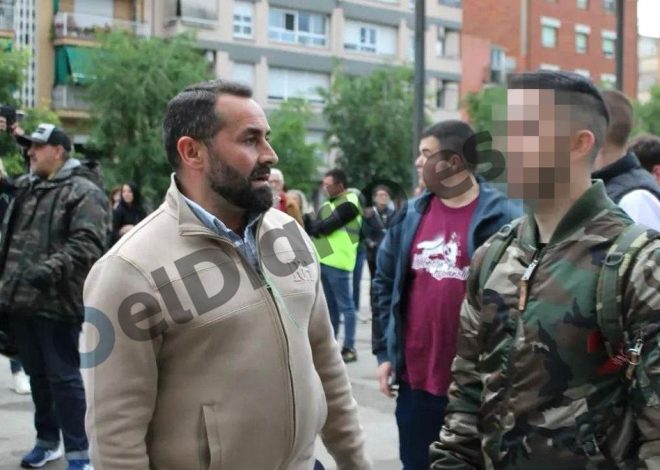 El líder detenido del grupo ‘Deport Them Now’ asistió a una protesta racista en Mataró convocada por Vox