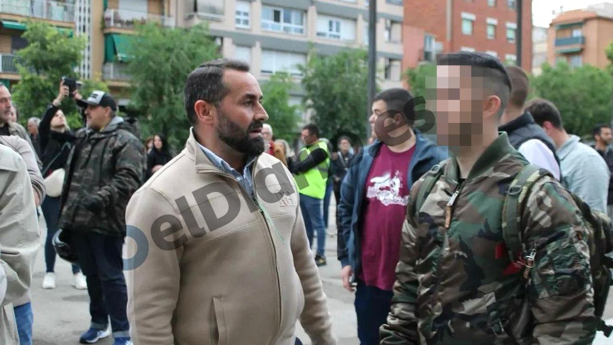 El líder detenido del grupo ‘Deport Them Now’ asistió a una protesta racista en Mataró convocada por Vox