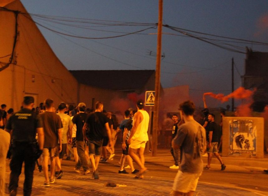 Ultras llegados de otras ciudades salen «a cazar» migrantes y convierten Torre Pacheco en un campo de batalla