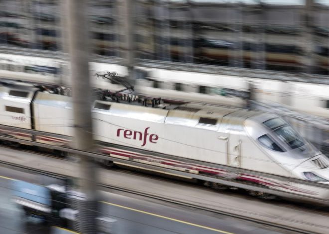 Adif retrasa el reinicio del AVE entre Madrid y Sevilla por la dificultad para mover dos trenes atrapados por la avería