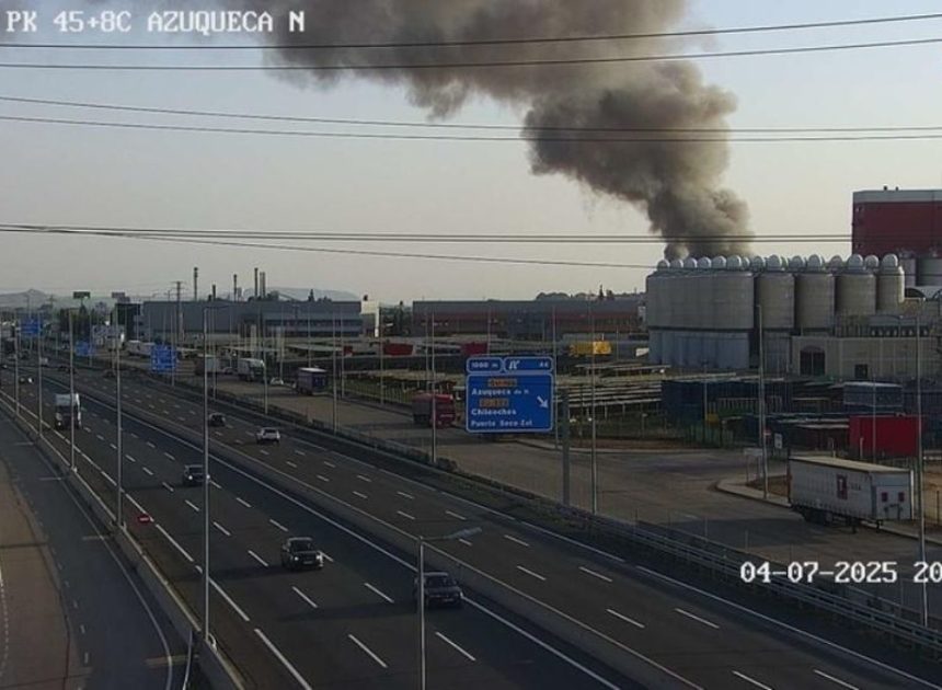 El incendio en una empresa de baterías de litio pone en alerta a la provincia de Guadalajara