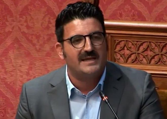 Un conseller de Vox en Mallorca ve igual de «inmoral» gastar dinero público en el catalán como en «putas y cocaína»