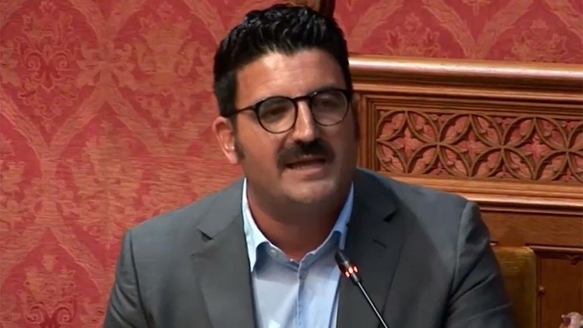 Un conseller de Vox en Mallorca ve igual de «inmoral» gastar dinero público en el catalán como en «putas y cocaína»
