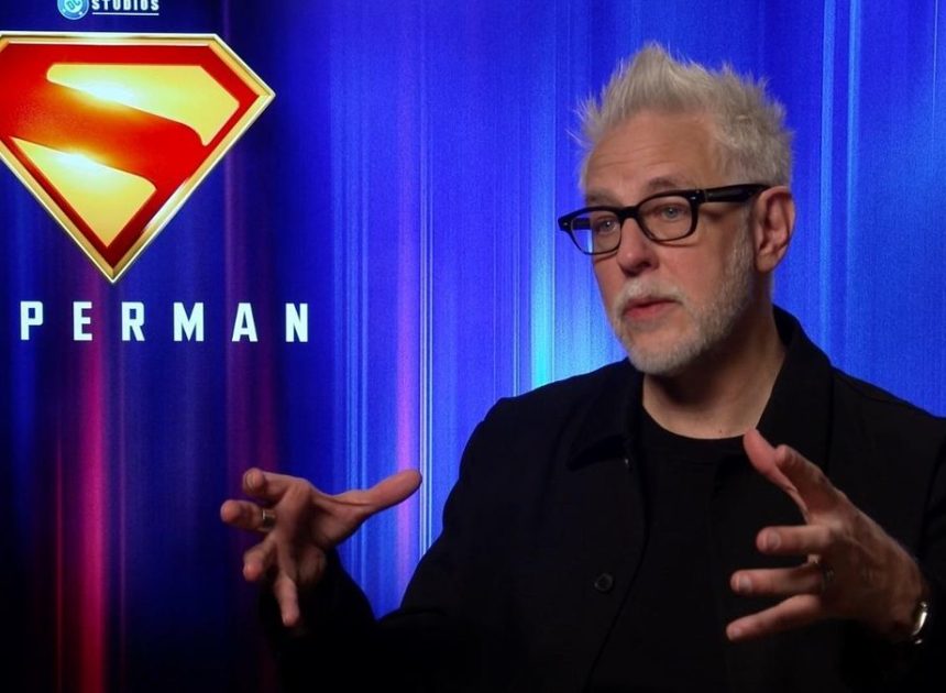 El director de ‘Superman’ recuerda que el superhéroe es un inmigrante en EEUU y el trumpismo se pone furioso