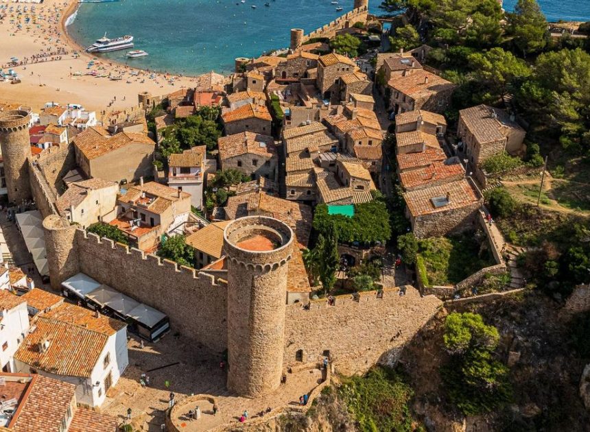 Patrimonio a pie de playa: siete destinos nacionales llenos de encanto a orillas del mar