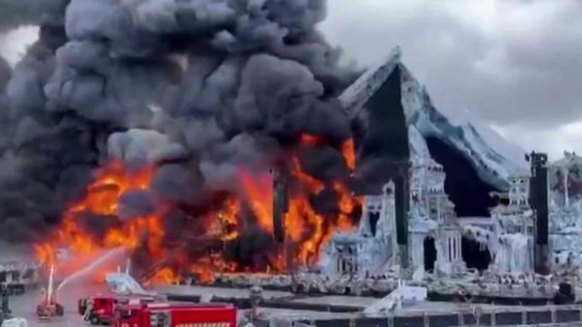 Aparatoso incendio en el escenario principal del festival Tomorrowland en Bélgica