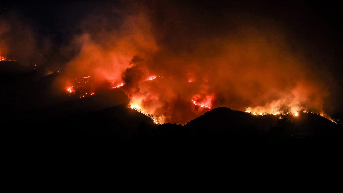 El incendio en el parque natural de Els Ports (Tarragona) arrasa 1.500 hectáreas y la Generalitat pide activar de la UME
