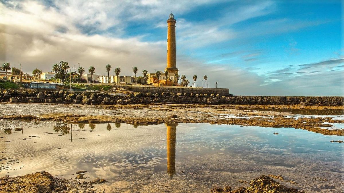 De la Torre de Hércules a Punta Orchilla: once faros españoles que brillan por algo más que su luz
