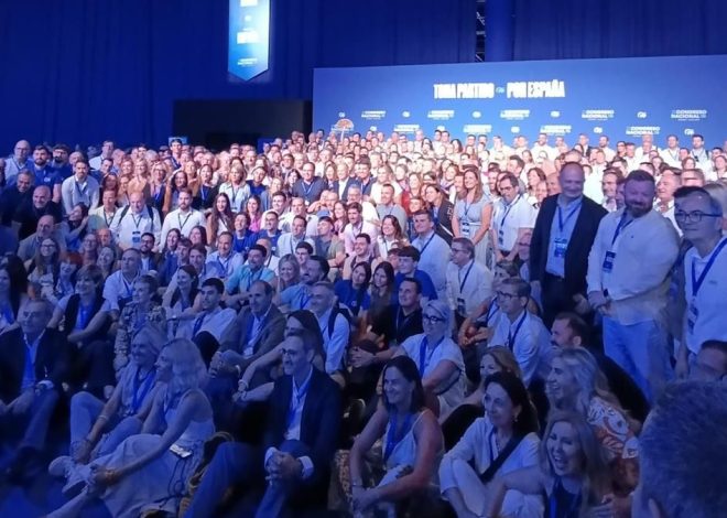 Baño de masas para Mazón en el congreso del PP con el apoyo de Tellado y gracias a la numerosa delegación valenciana