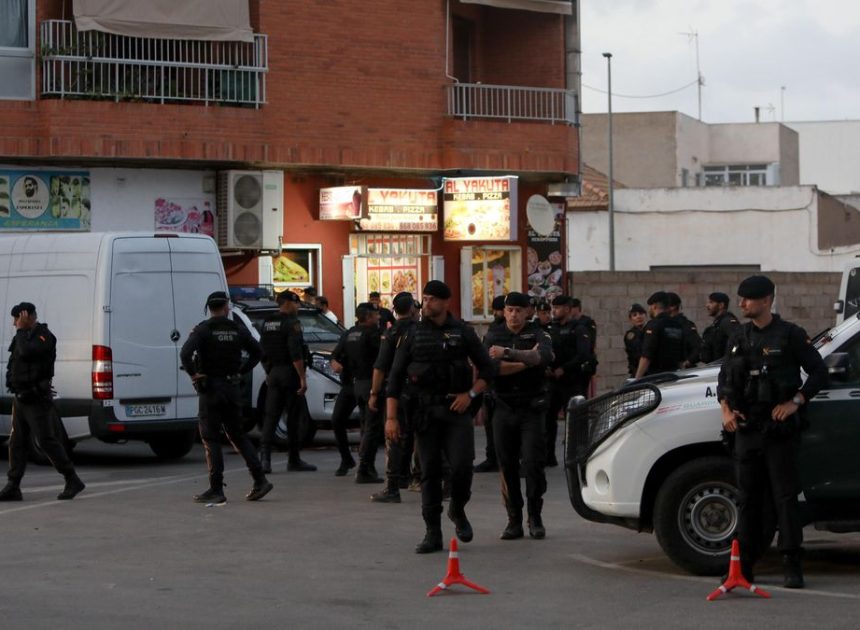 La Guardia Civil vuelve a acorazar Torre Pacheco para evitar la llegada de más ultras violentos