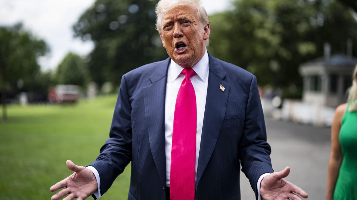 La Casa Blanca revela que Trump sufre una «insuficiencia venosa crónica» en las piernas y «hematomas en el dorso de las manos»