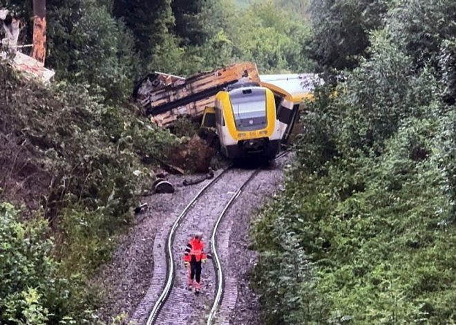 Al menos tres muertos y decenas de heridos al descarrilar un tren en el sur de Alemania