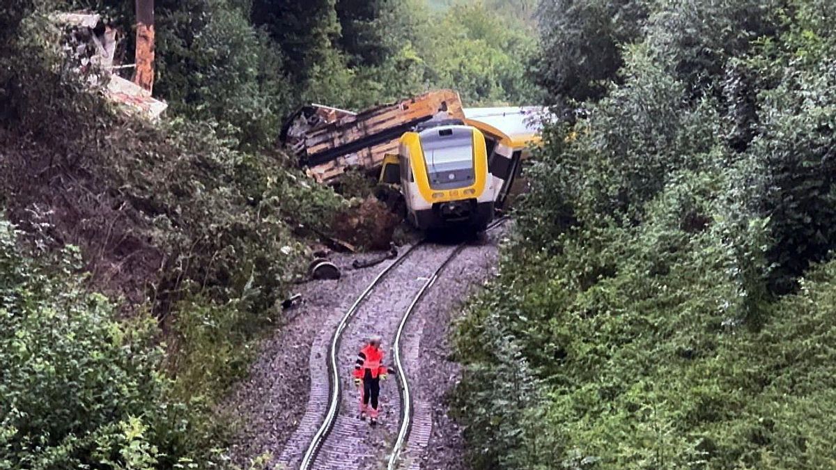Al menos tres muertos y decenas de heridos al descarrilar un tren en el sur de Alemania