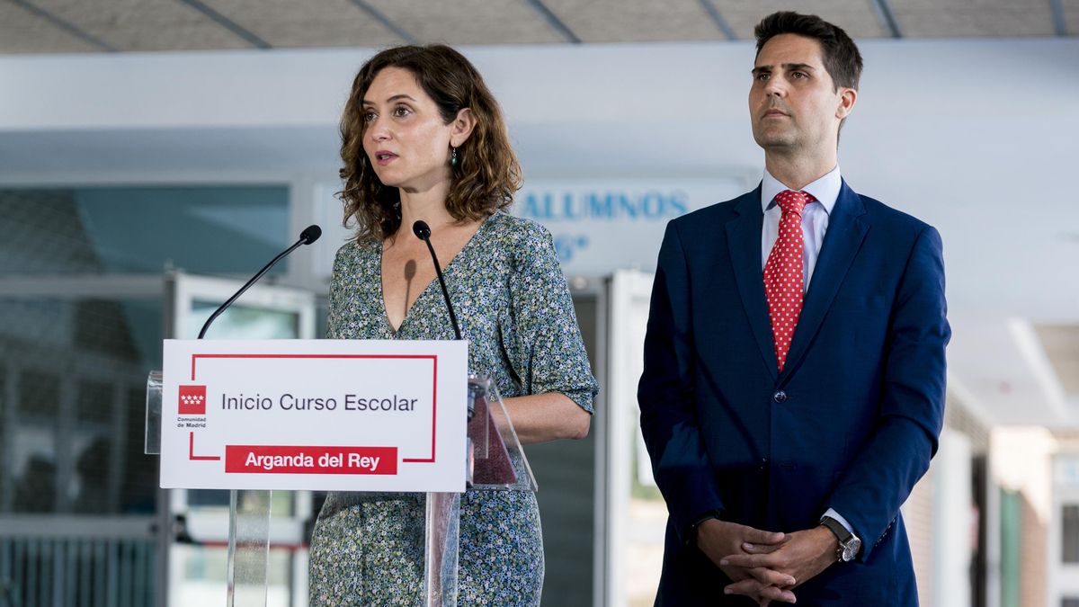 Una treta contable deja a la mitad de los profesores de Madrid sin la reducción de horas lectivas prometida por Ayuso