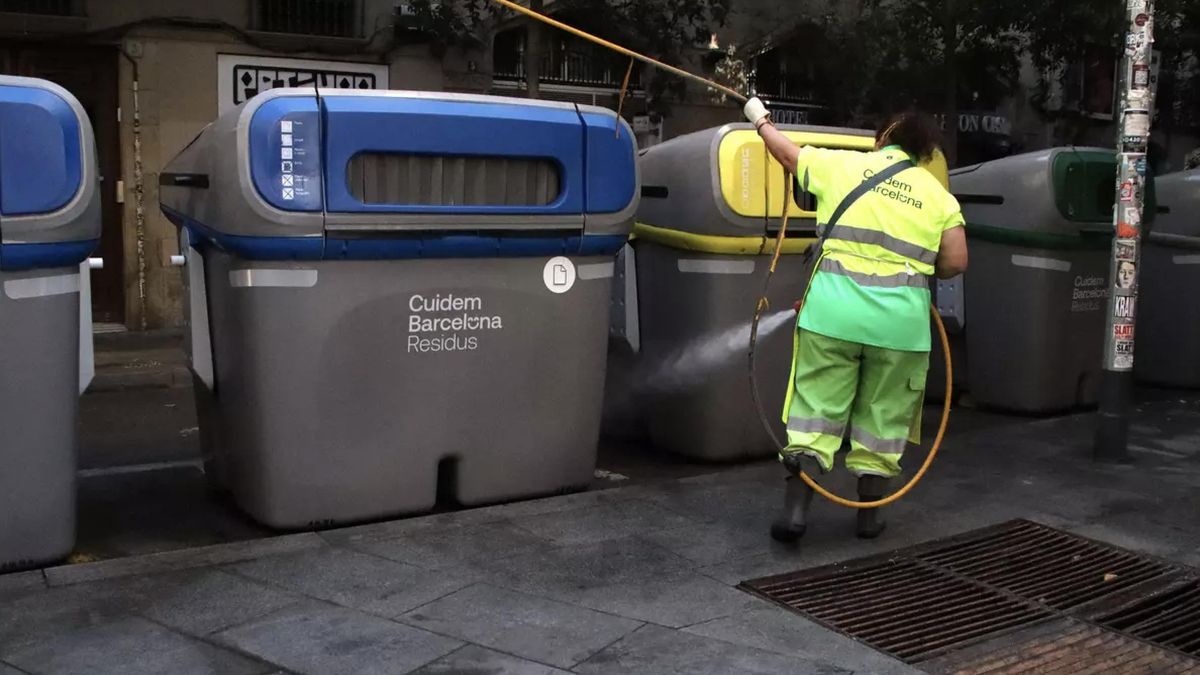 Barcelona permitirá a los trabajadores de la limpieza parar cinco minutos cada hora cuando el calor supere los 34 grados