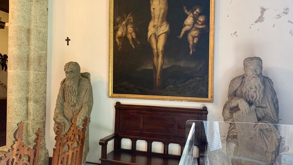Los Franco asumen su derrota judicial por las estatuas de Santiago e invitan al Ayuntamiento a recogerlas en Meirás