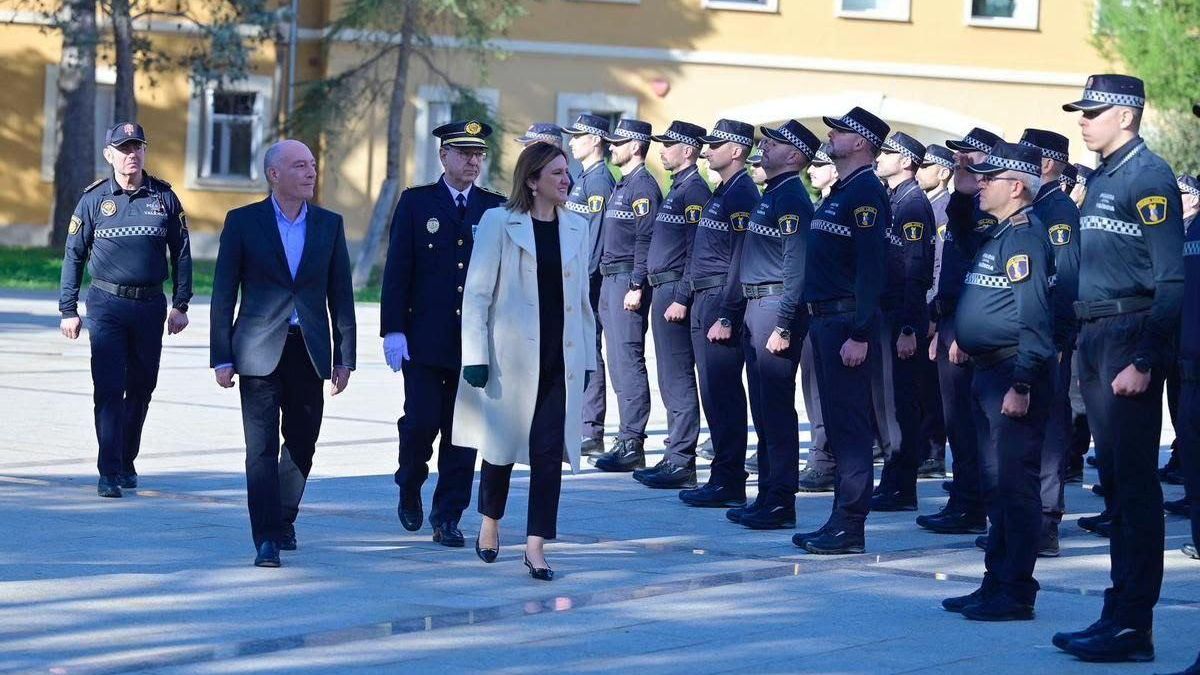 El Ayuntamiento de València rechaza revisar la permuta entre policías cuestionada por Antifraude tras la denuncia de un «mercado» de plazas