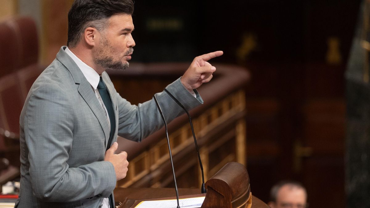 Feijóo bromea con que «las vacaciones están sobrevaloradas» y Rufián le recuerda su viaje más famoso