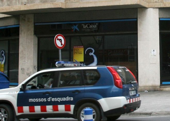 Un hombre pide seis años de cárcel a dos mossos por agredirle al grito de «cállate, maricón»