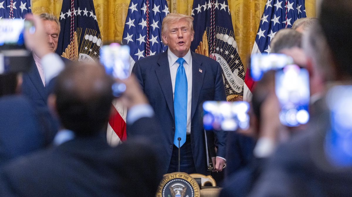 Trump pospone otros 90 días los aranceles a México tras hablar con Sheinbaum