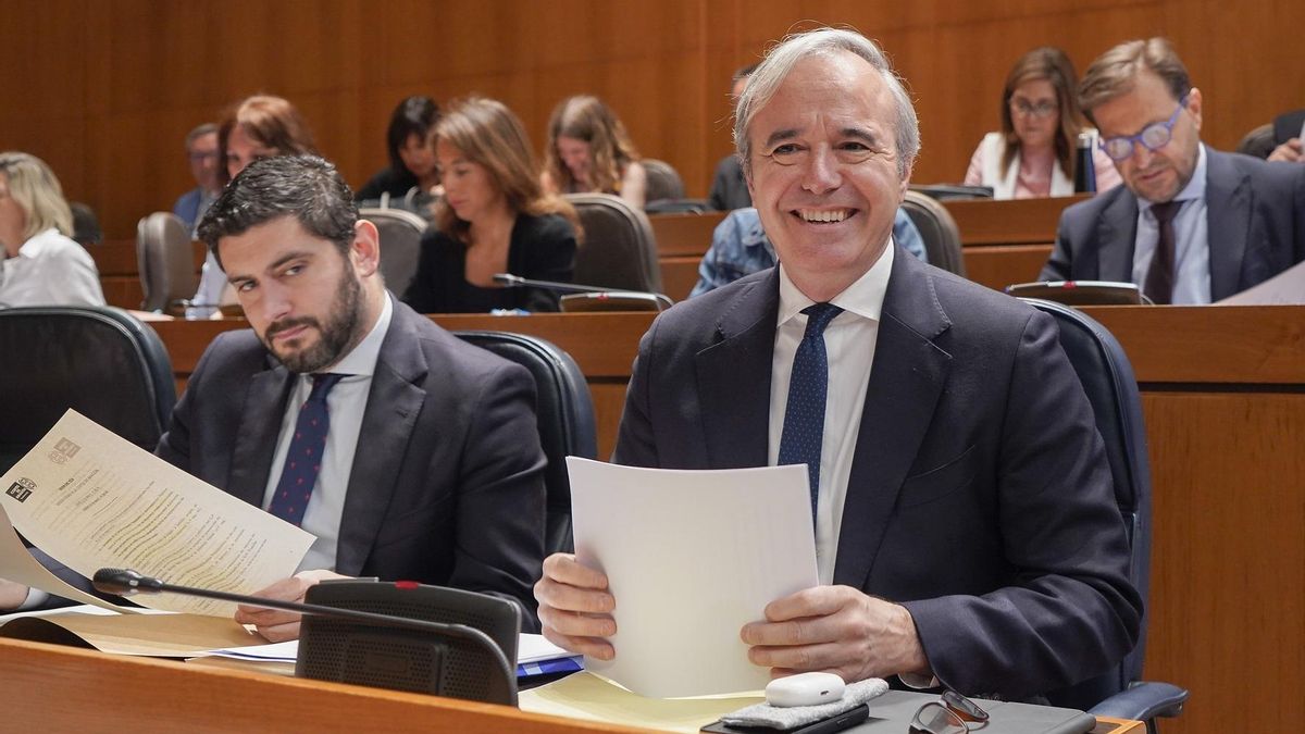 Un año de la ruptura de Vox con el PP en Aragón: Azcón gobierna sin sobresaltos… pero también sin presupuestos a la vista