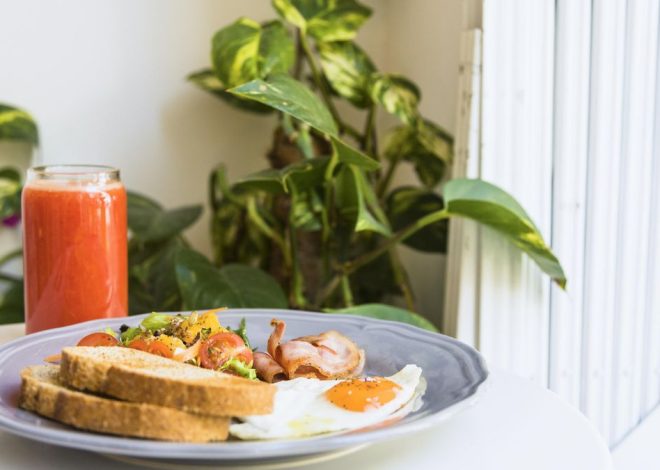 ¿Tiene ventajas desayunar más tarde?