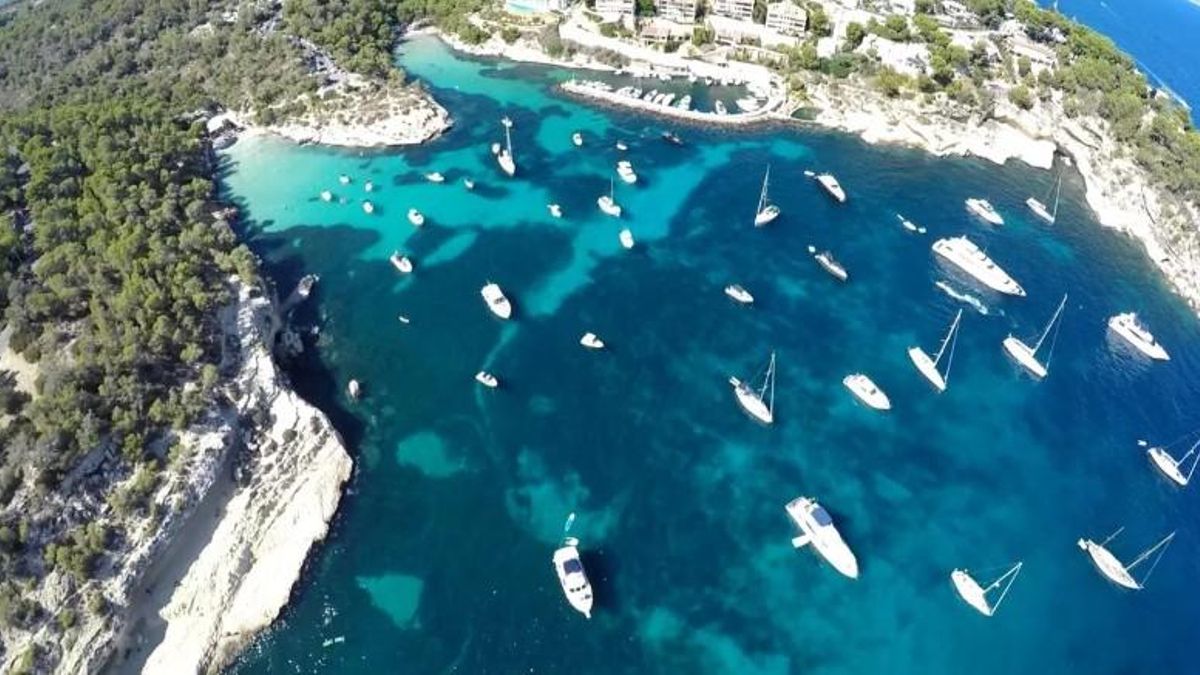 La masificación en el mar devora los ecosistemas y las playas: “Hay más yates, menos espacio y más impactos por fondeos”