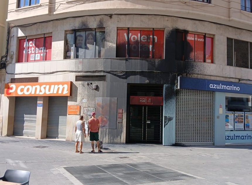 El PSPV responsabiliza al PP del «premeditado» ataque a su sede en València por «la violencia verbal de Feijóo, Aznar y Rajoy»