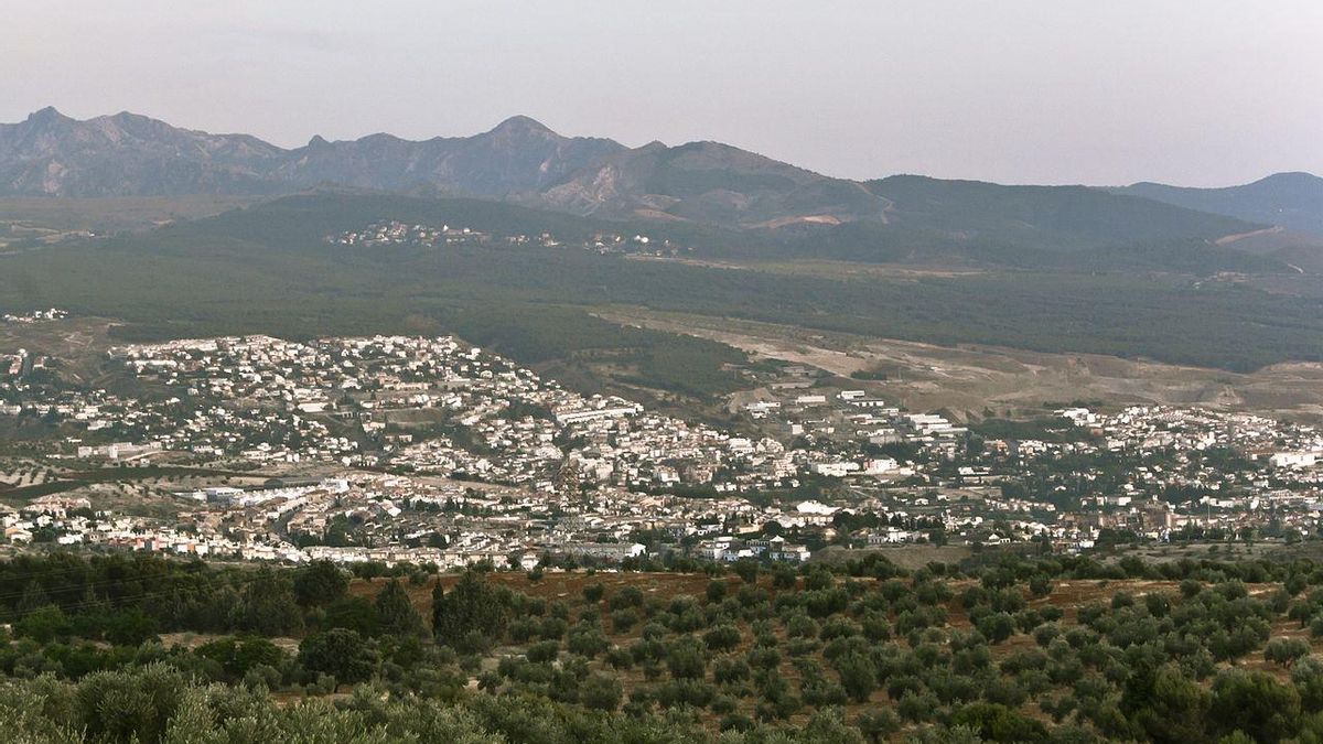 Los 400 ‘olvidados’ de un pueblo de Granada: sin servicios municipales en una zona aislada desde hace 50 años
