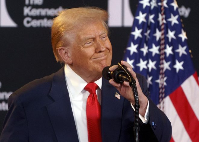 Trump anuncia que se premiará a sí mismo durante la presentación de los ganadores de los premios del Kennedy Center