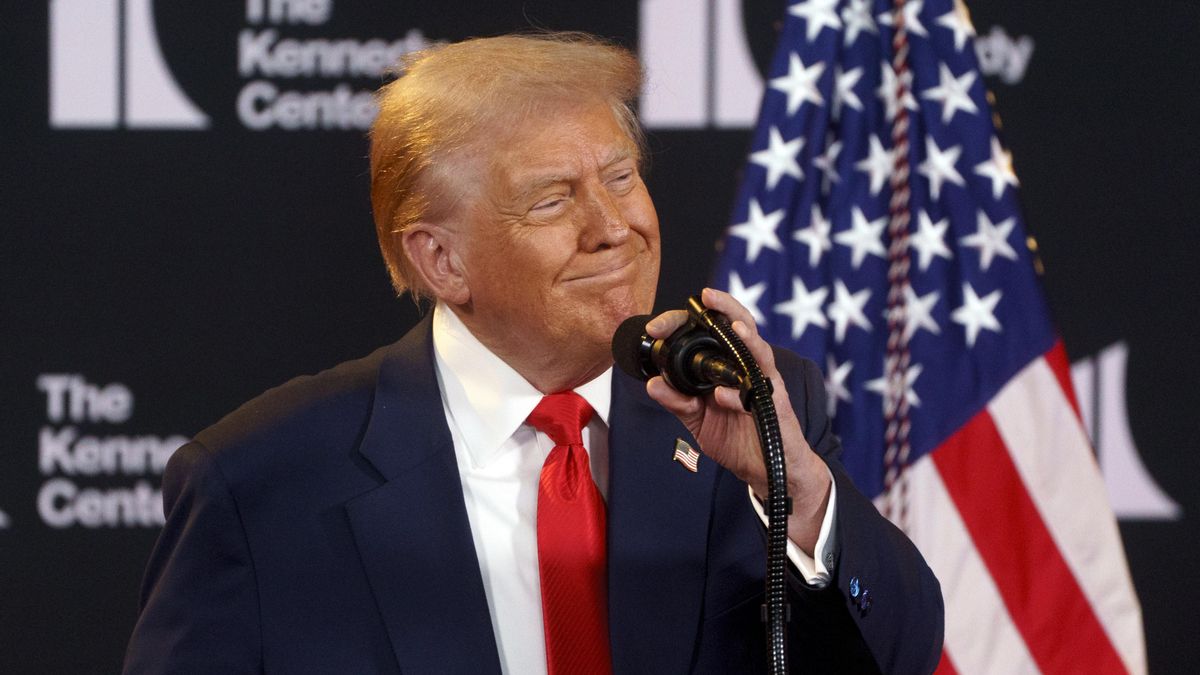 Trump anuncia que se premiará a sí mismo durante la presentación de los ganadores de los premios del Kennedy Center