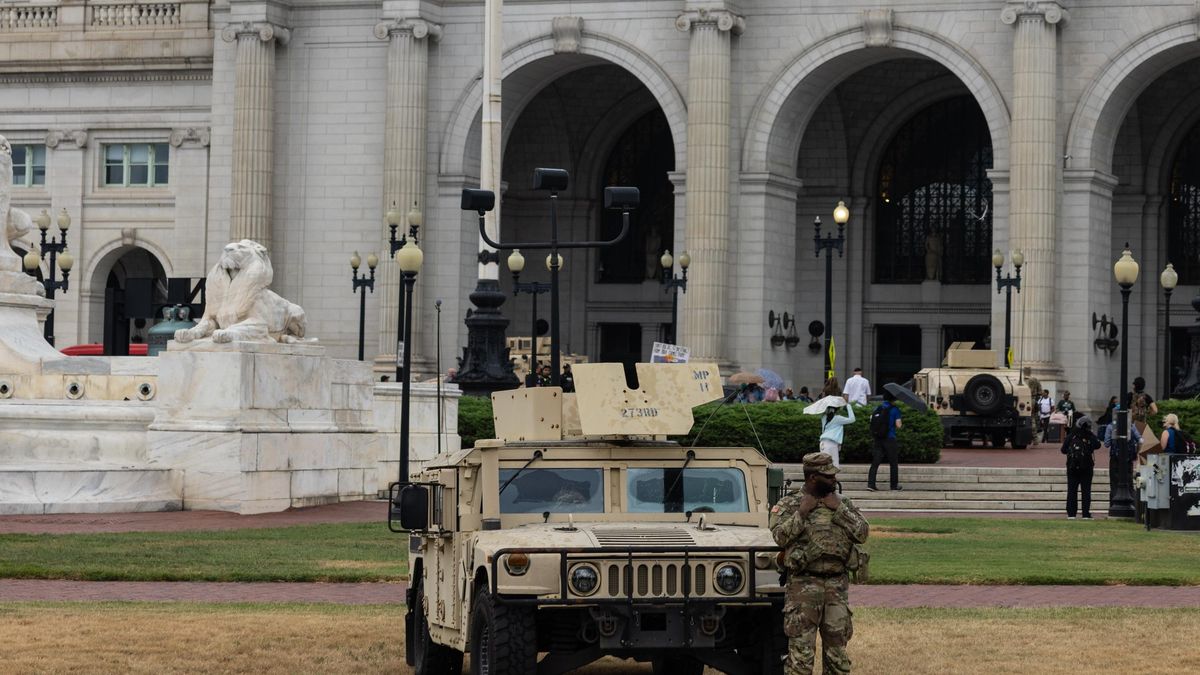 Autoridades de Washington demandan al Gobierno de Trump por poner a la Policía local bajo control federal: «Es un abuso»