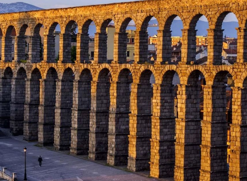 El Ayuntamiento de Segovia denuncia ante Fiscalía el robo y subasta de una piedra arrancada del Acueducto