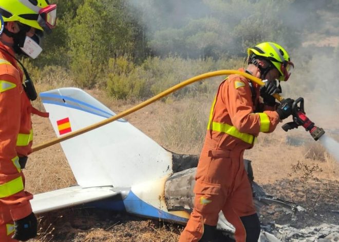 Mueren dos personas en un accidente de avioneta en Requena (Valencia)