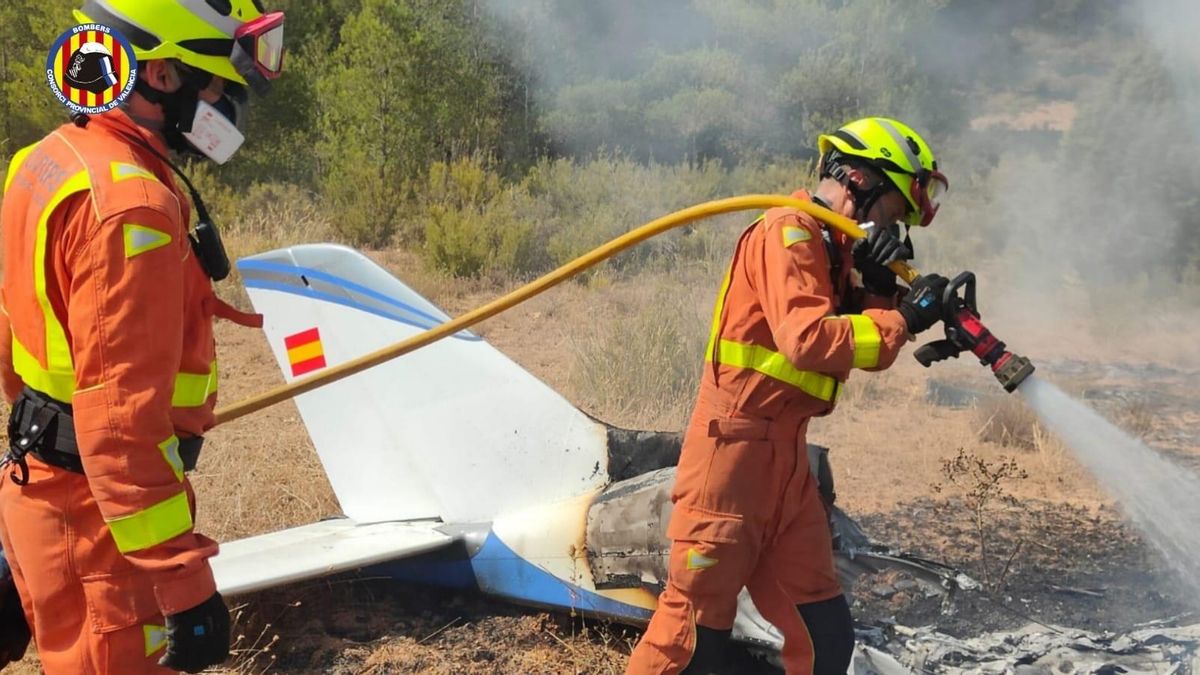 Mueren dos personas en un accidente de avioneta en Requena (Valencia)