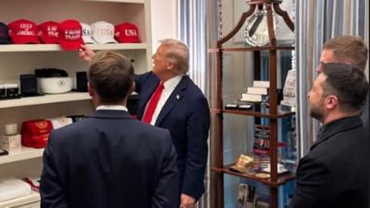 Trump presume de ‘merchandising’ ante Zelenski y Macron en la Casa Blanca