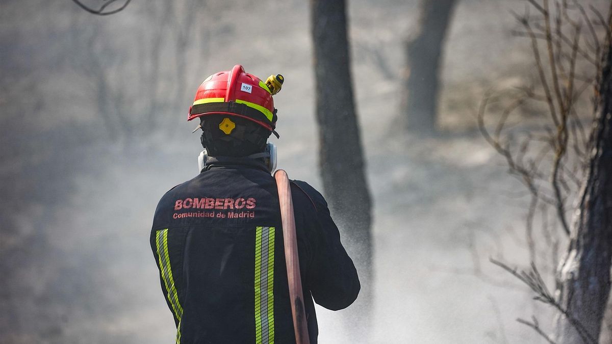 El Gobierno de Ayuso ofrece a los bomberos forestales madrileños las condiciones de los estatales mientras deciden si siguen en huelga