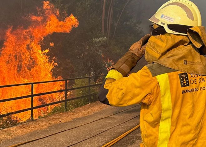 La UME se moviliza en Vilardevós (Ourense) por un incendio forestal que afecta ya a más de 400 hectáreas