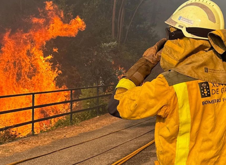 La UME se moviliza en Vilardevós (Ourense) por un incendio forestal que afecta ya a más de 400 hectáreas